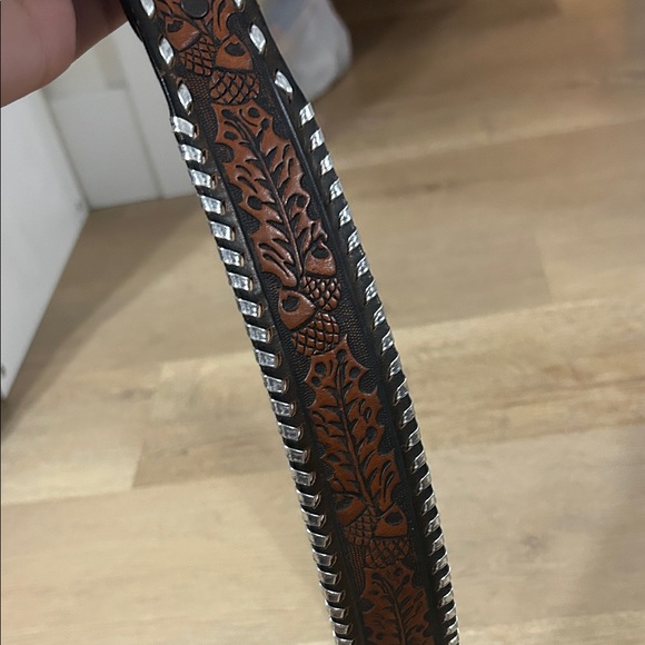 Intricate leather belt - Picture 4 of 8